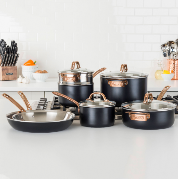 Kombinasi peralatan dapur stainless steel dan hitam matte